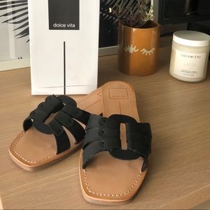 Dolce Vita Cyra Slide Sandals in Black. Size 6
